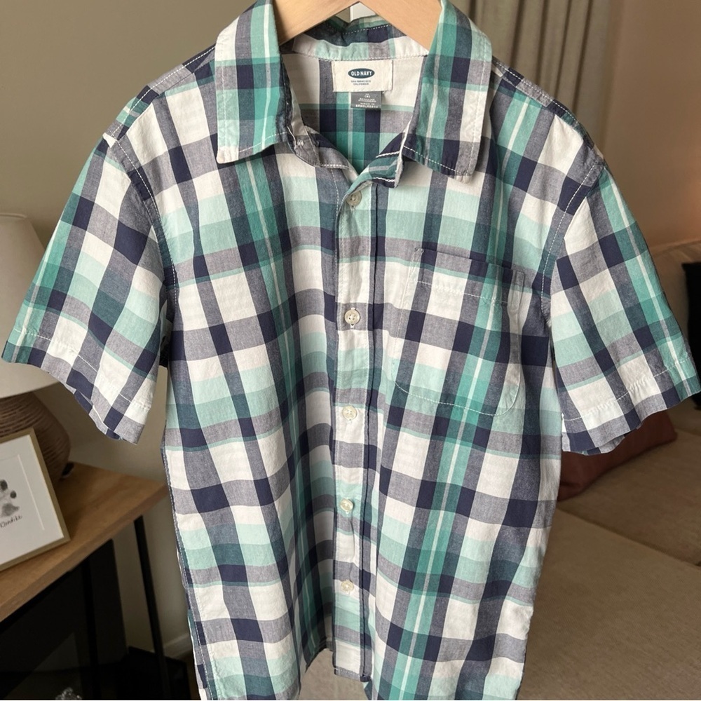 Old Navy Boy’s Blue/green/white Plaid S/S Button Up Size M(8)